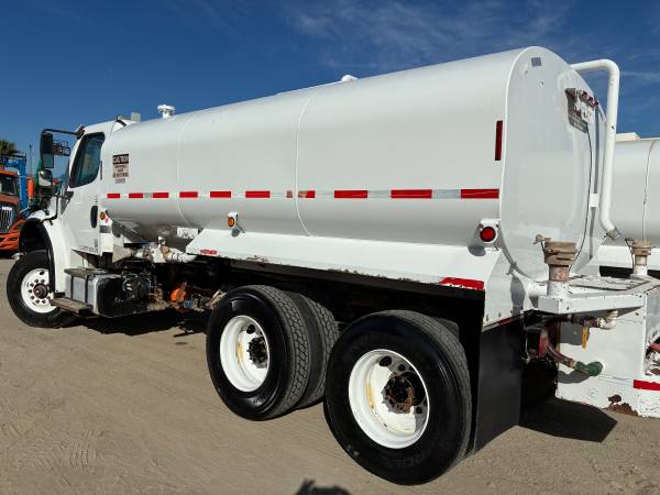 2016 FREIGHTLINER 4,000 GL WATER TRUCK