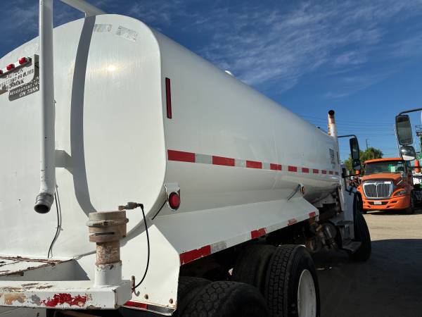 2016 FREIGHTLINER 4,000 GL WATER TRUCK