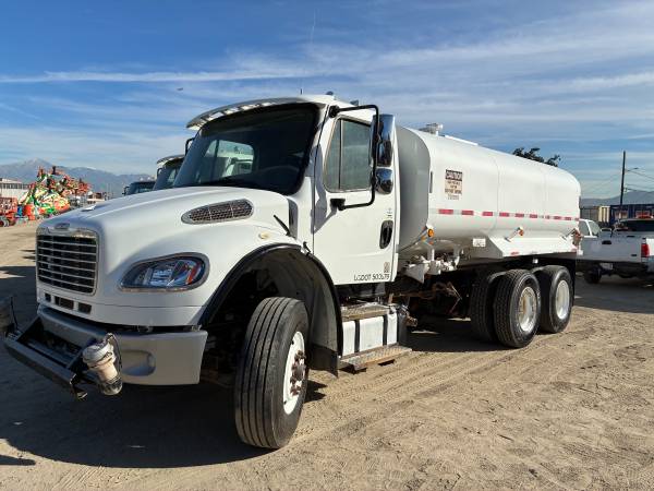 2016 FREIGHTLINER 4,000 GL WATER TRUCK