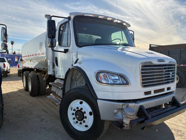 2016 FREIGHTLINER 4,000 GL WATER TRUCK
